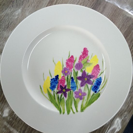 Ozdobiony ceramiczny talerz