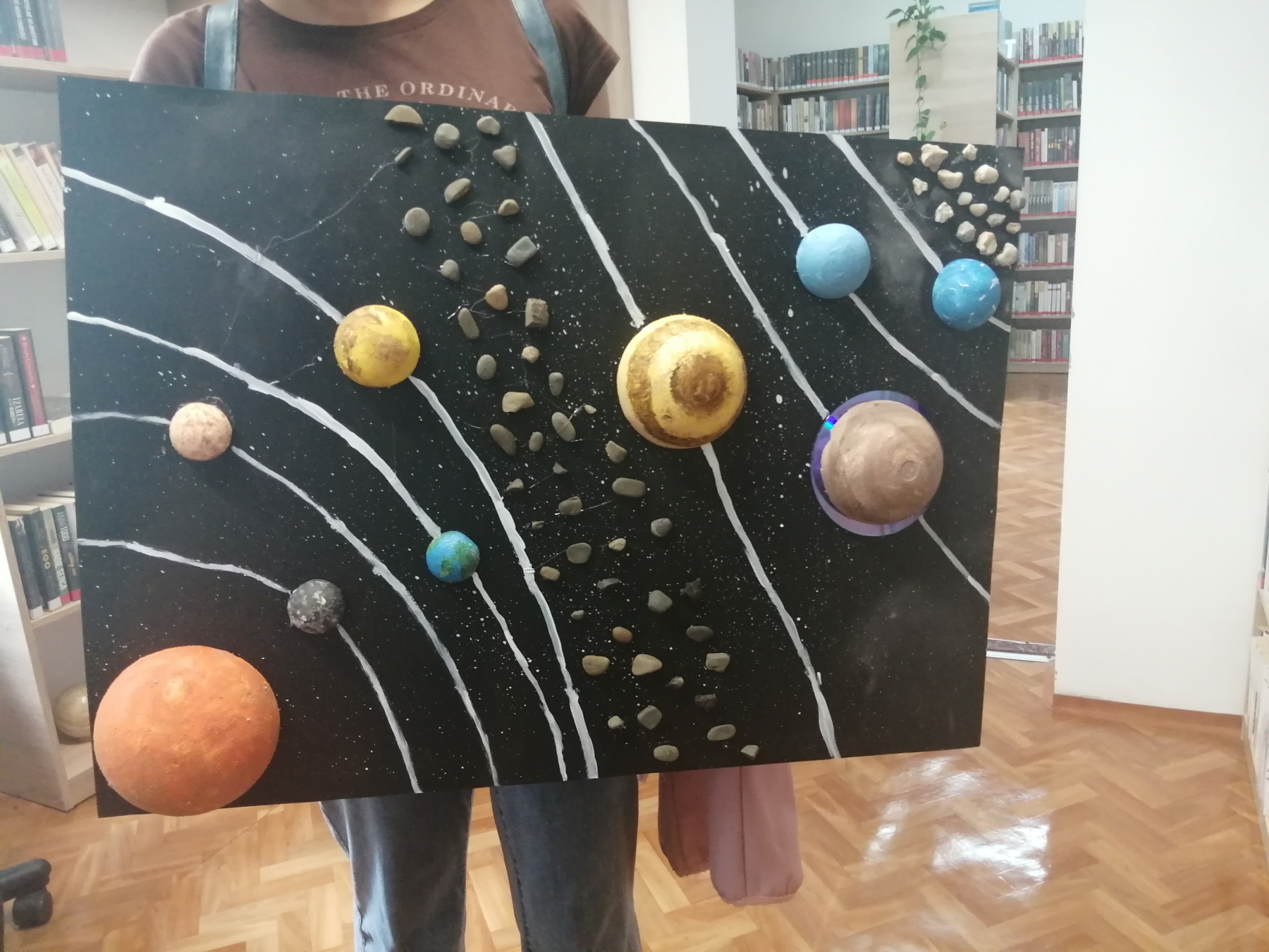 Model układu słonecznego wykonany przez dzieci