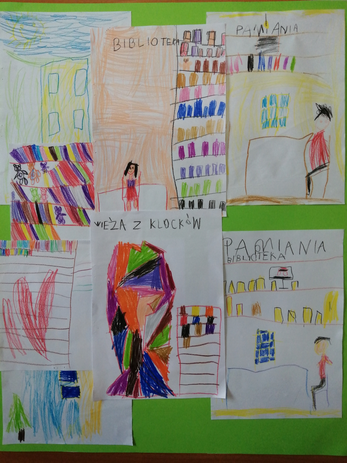 Rysunki wykonane przez dzieci przedstawiające bibliotekę