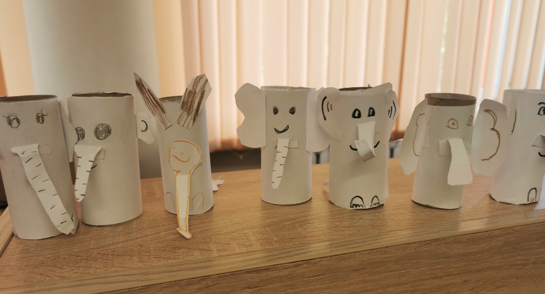 Słonie z rolek papierowych
