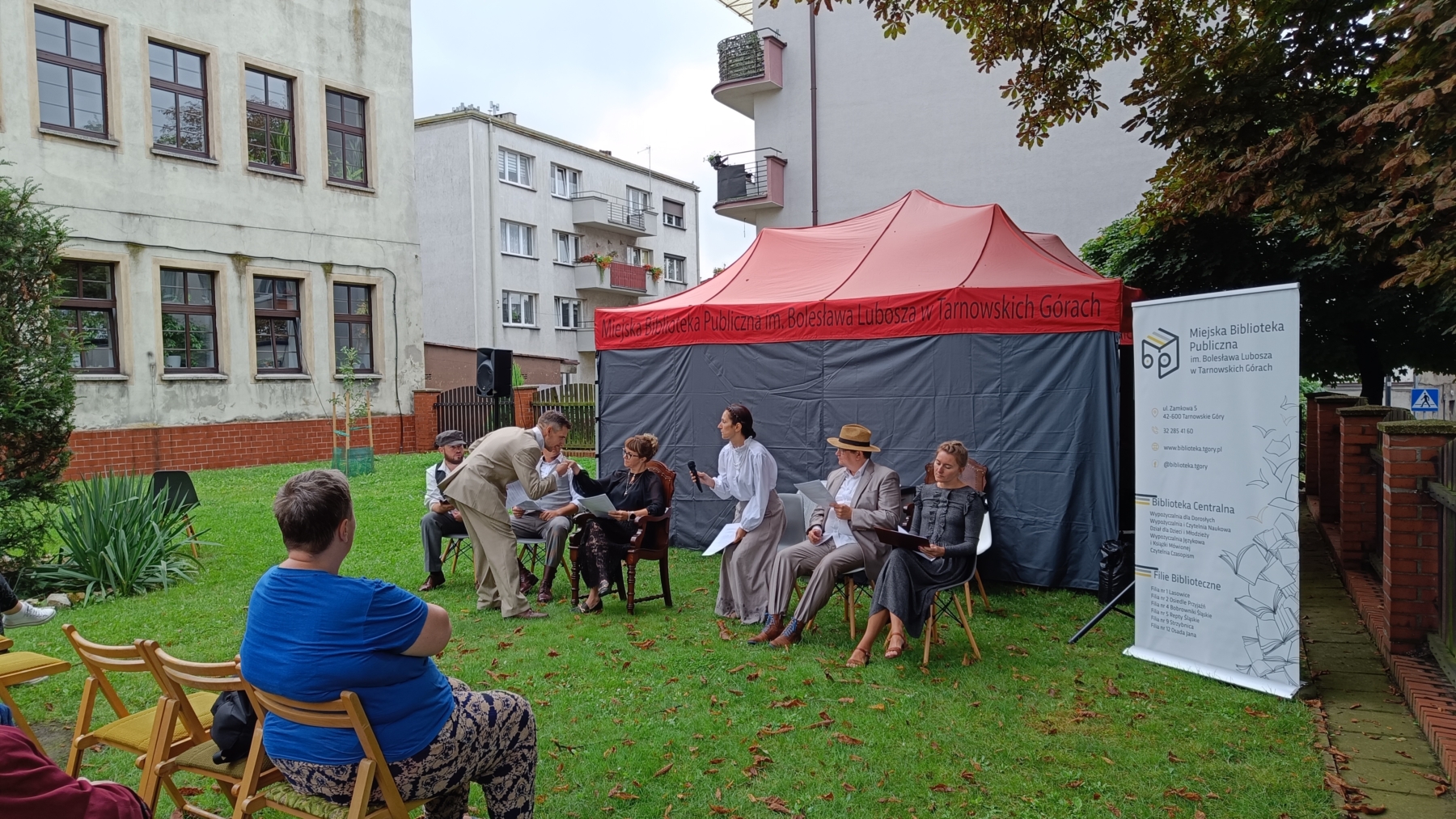 Amatorska grupa teatralna Korek przedstawia fragmenty "Nad Niemnem"