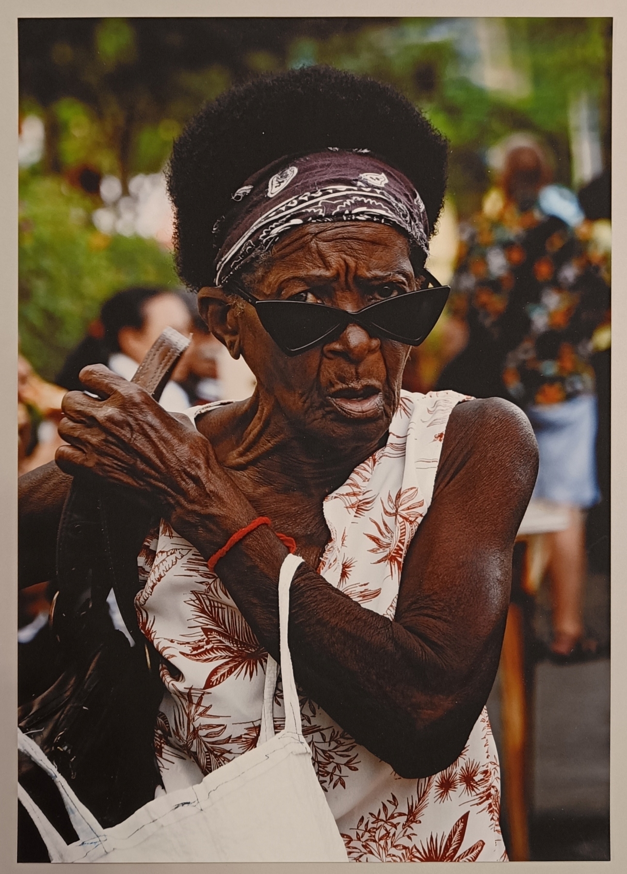 Zdjęcie ciemnoskórej starszej kobiety